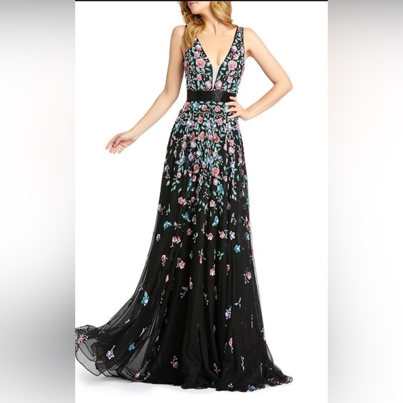 Barely used gorgeous beaded a line mac duggal. - Picture 1 of 9